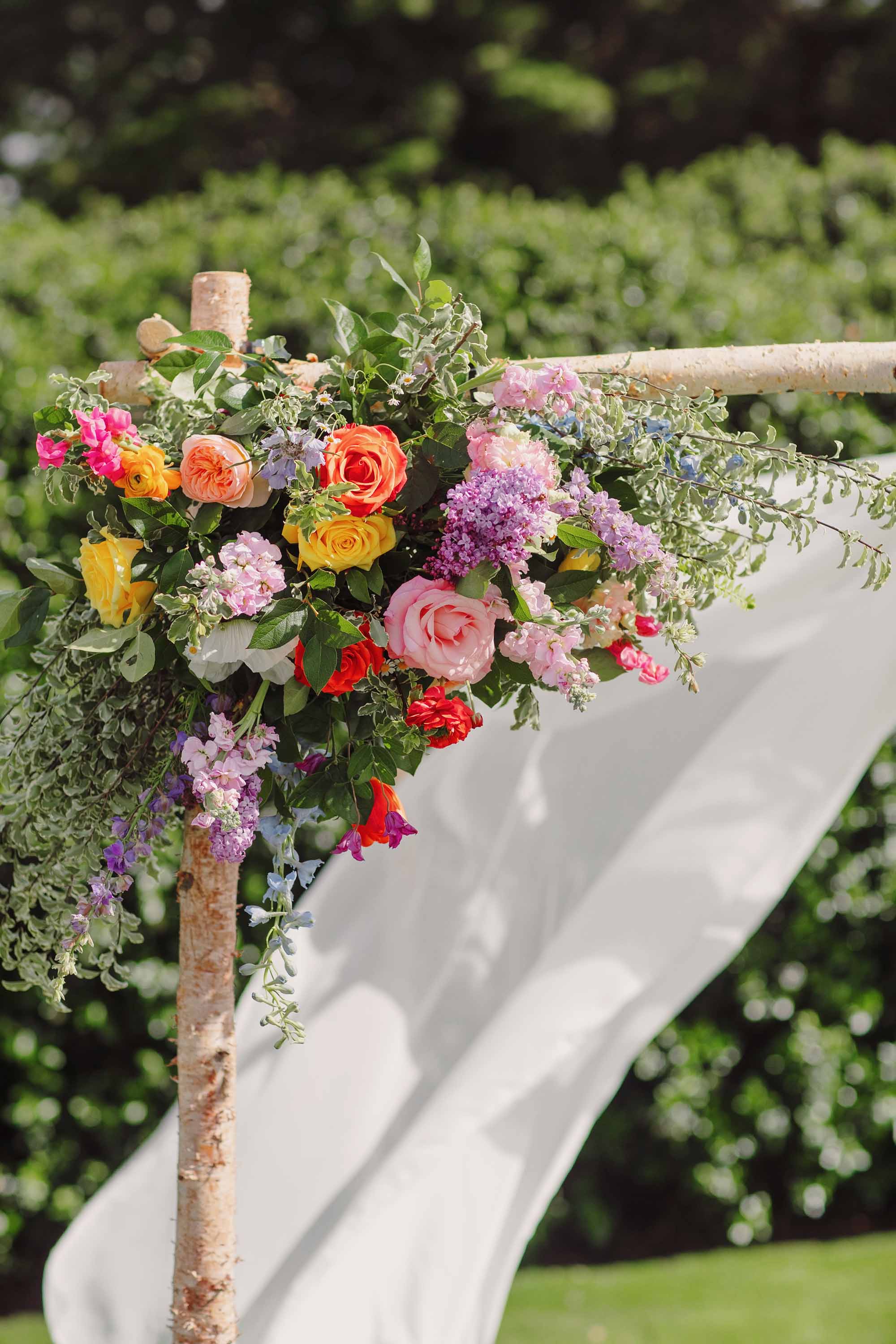 Gorgeous florals at San Francisco Presidio Golf Course Wedding. Credit: Love Knot Photography by Isaac Klotz