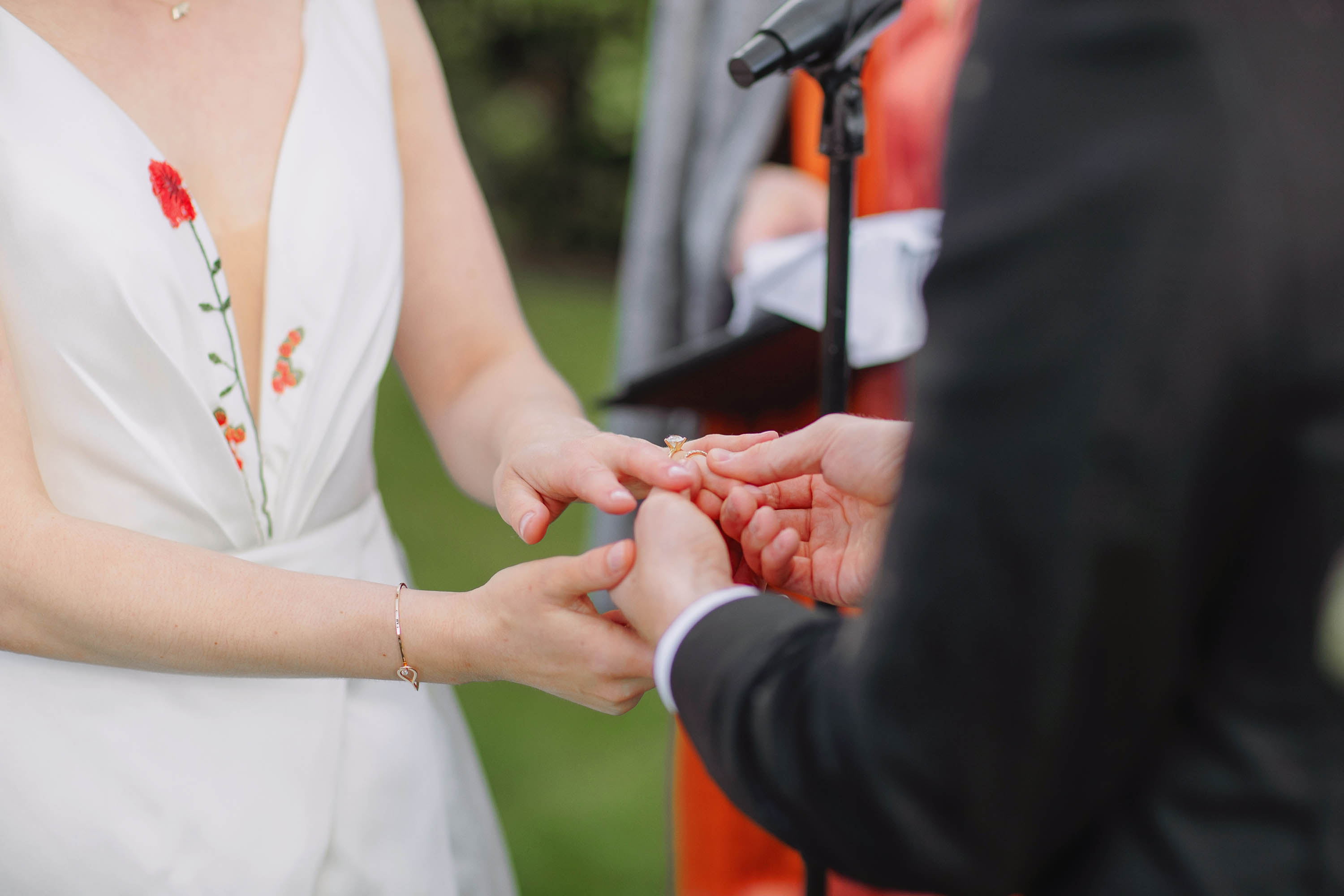Wedding photographer Isaac Klotz captures this moment of ring exchange in San Francisco Presidio.