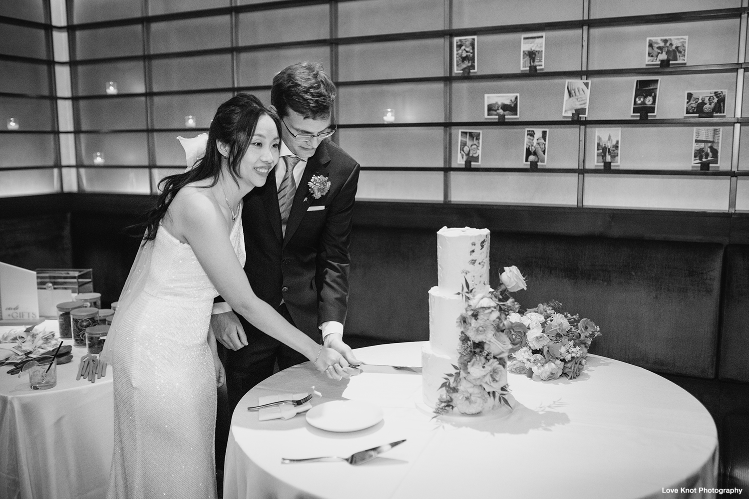 wedding photo bride and groom cut the cake
